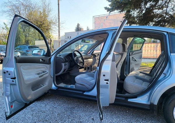 Volkswagen Passat cena 9900 przebieg: 232565, rok produkcji 2003 z Stawiszyn małe 379